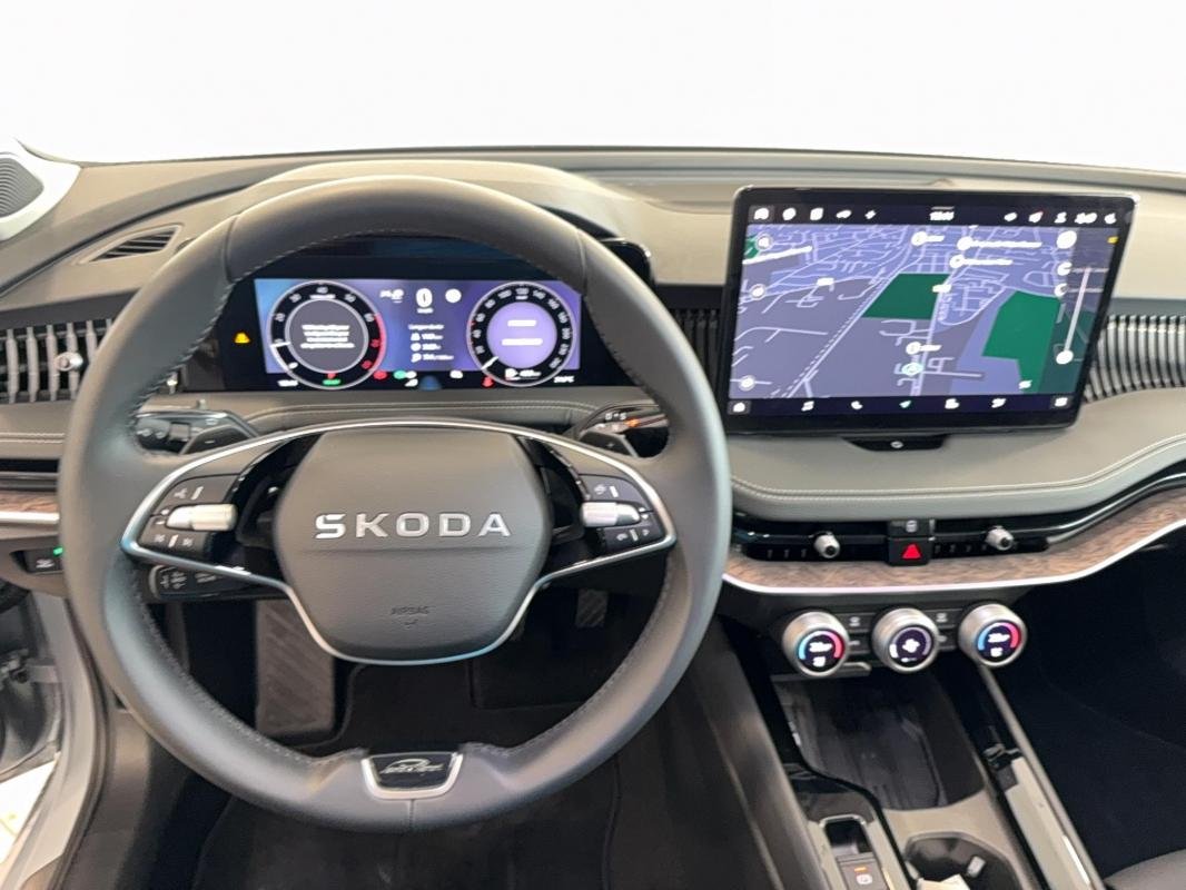 Skoda Superb Combi - Photo 13