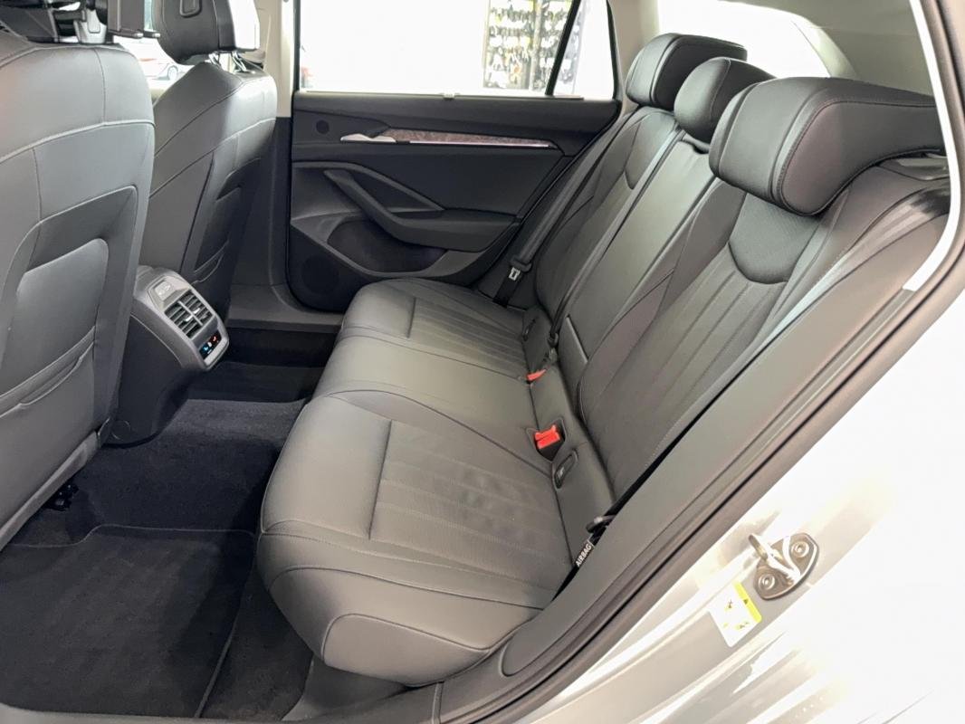 Skoda Superb Combi - Photo 20