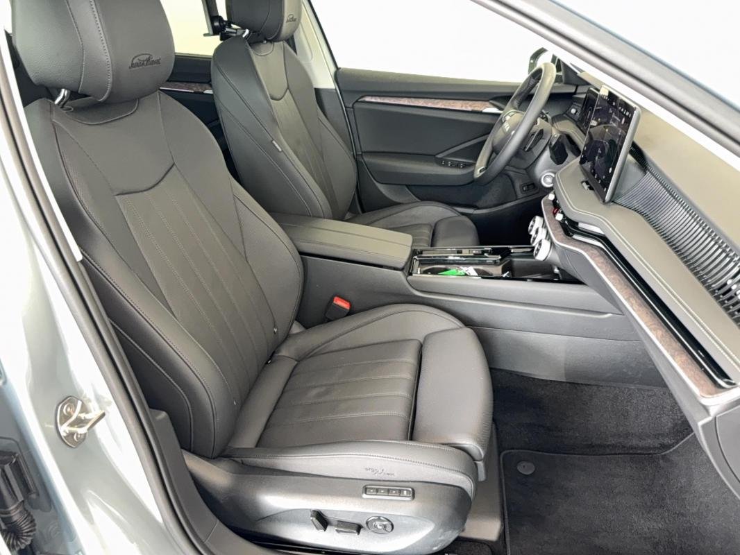 Skoda Superb Combi - Photo 22