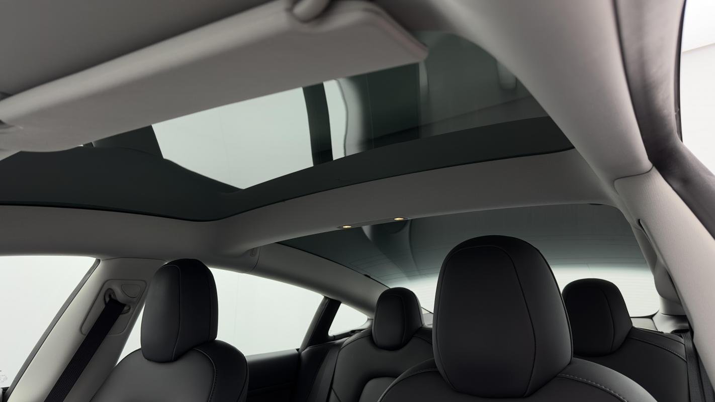 Tesla Model 3 - Photo 16