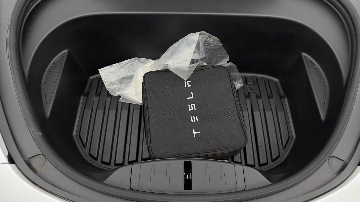 Tesla Model 3 - Photo 24