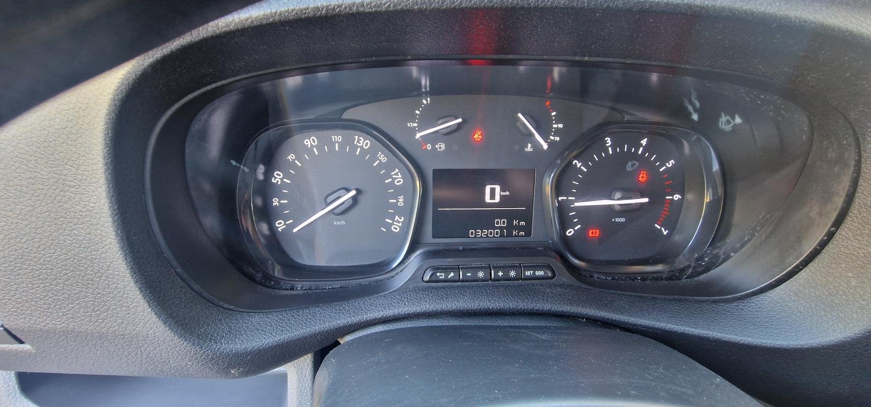 Opel Vivaro - Photo 11