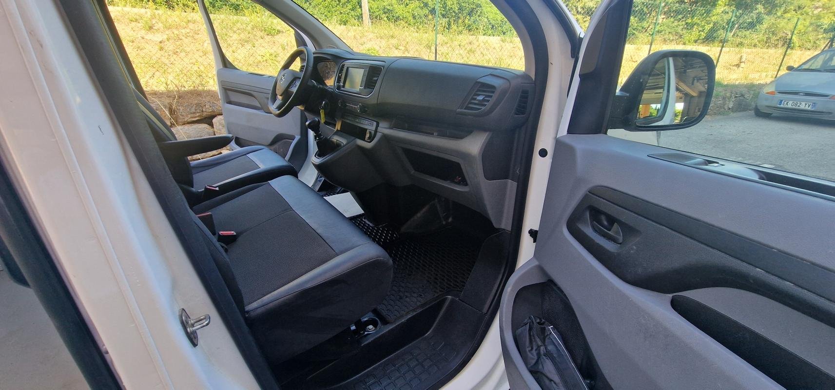 Opel Vivaro - Photo 15