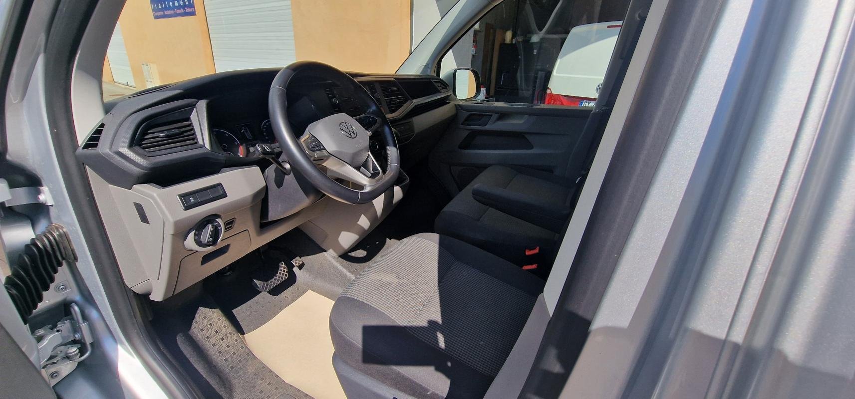 Volkswagen Transporter - Photo 8