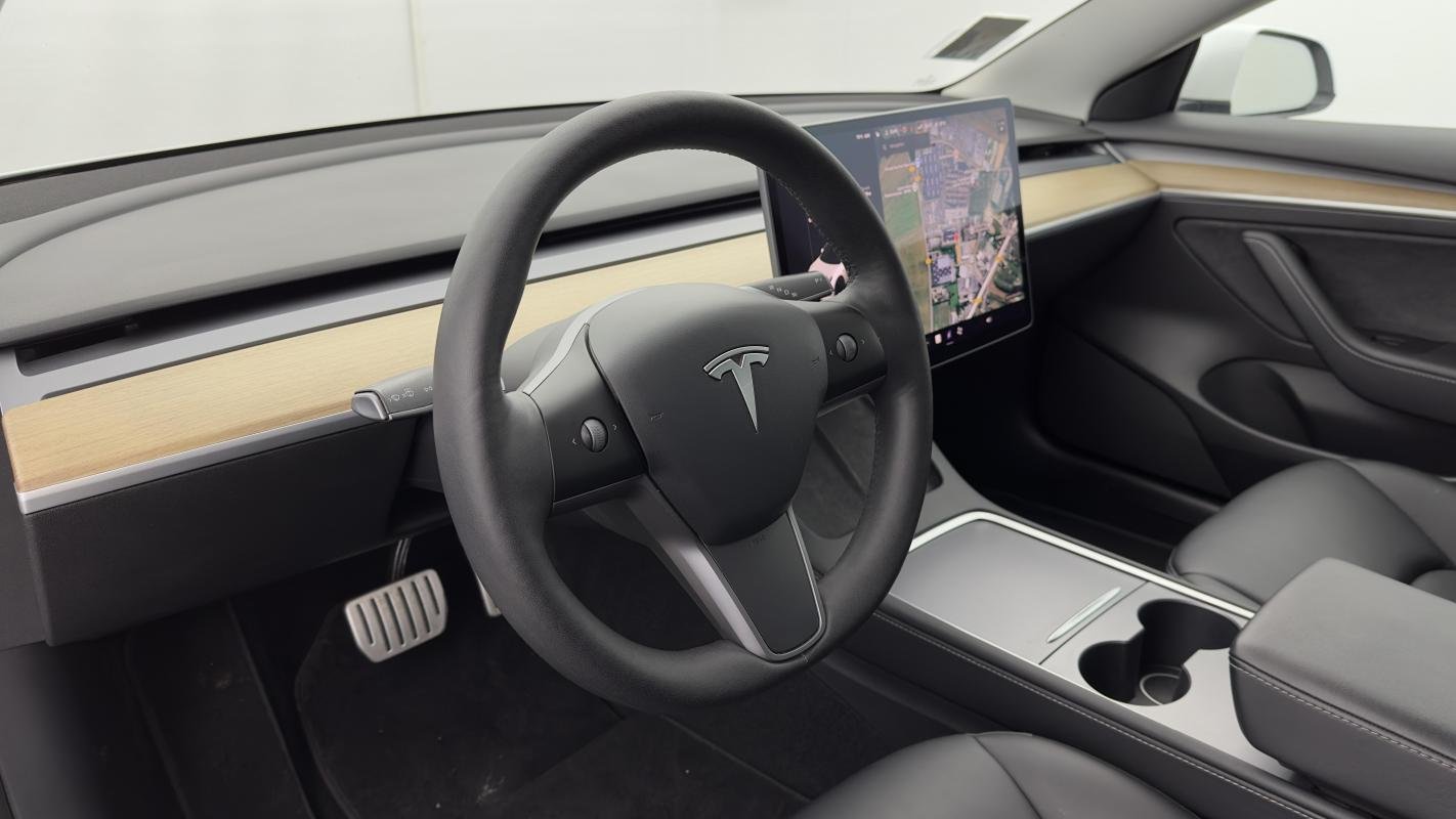 Tesla Model 3 - Photo 11