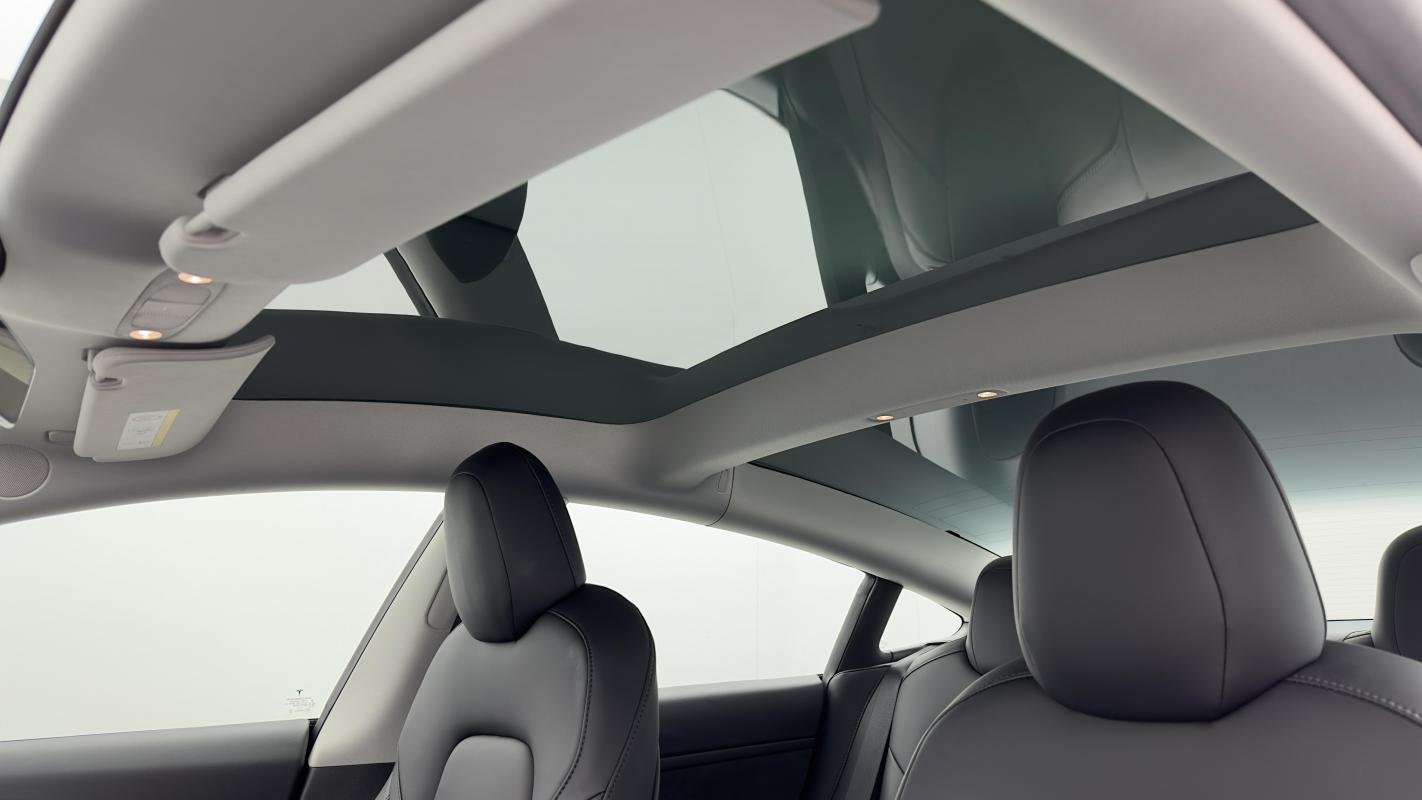 Tesla Model 3 - Photo 16
