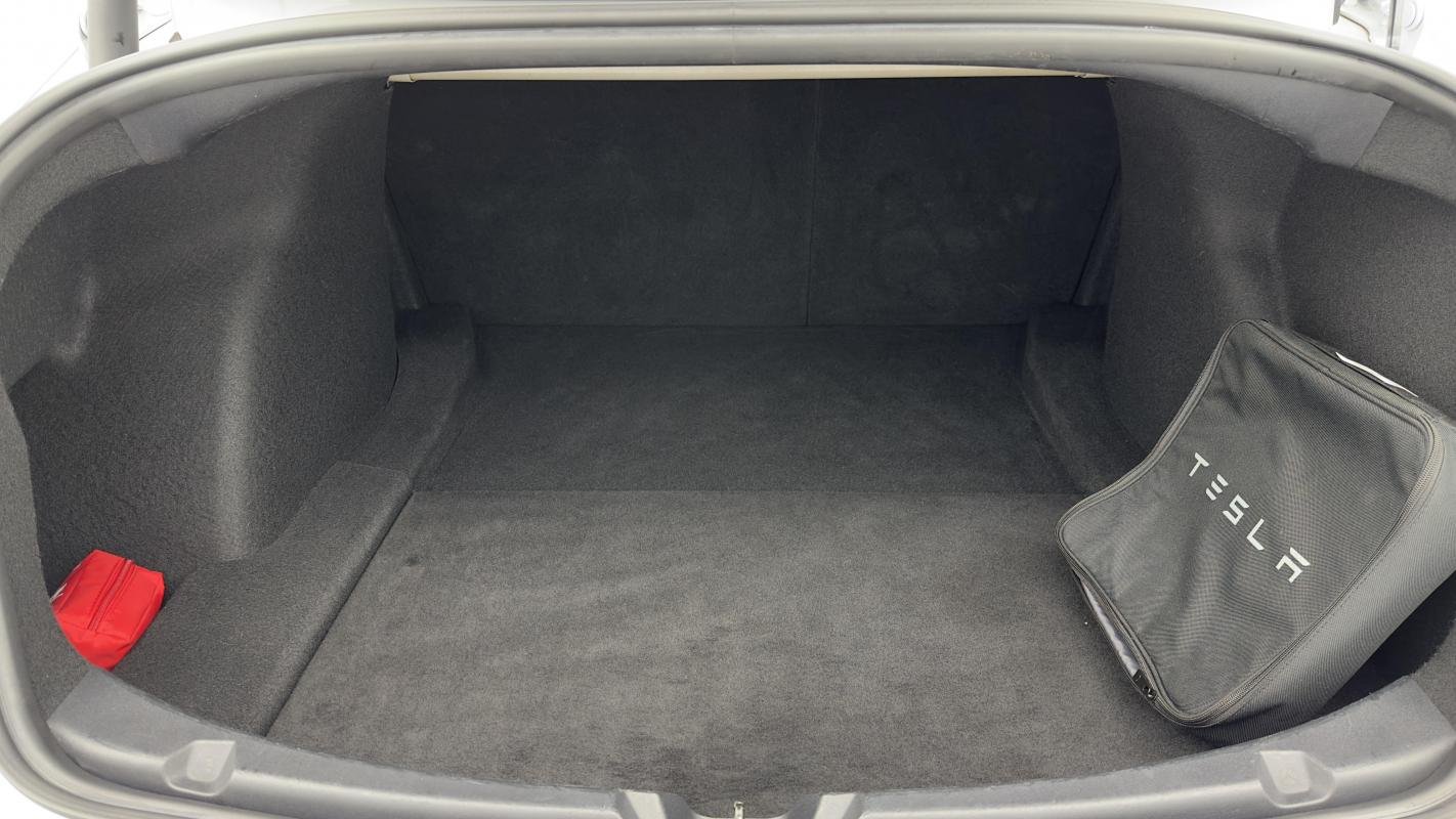 Tesla Model 3 - Photo 25