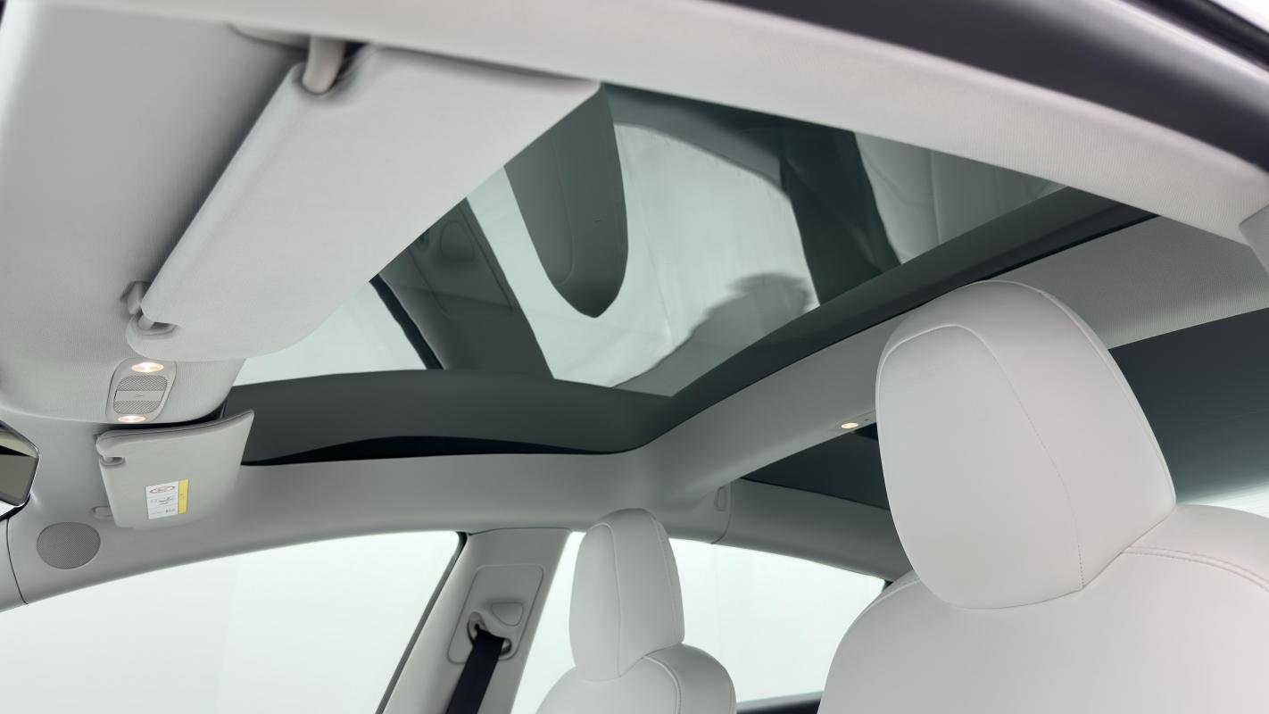 Tesla Model 3 - Photo 15