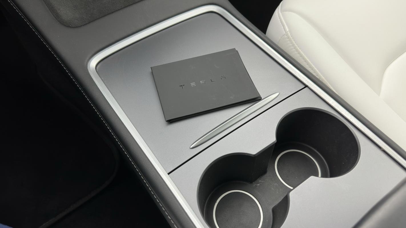 Tesla Model 3 - Photo 23