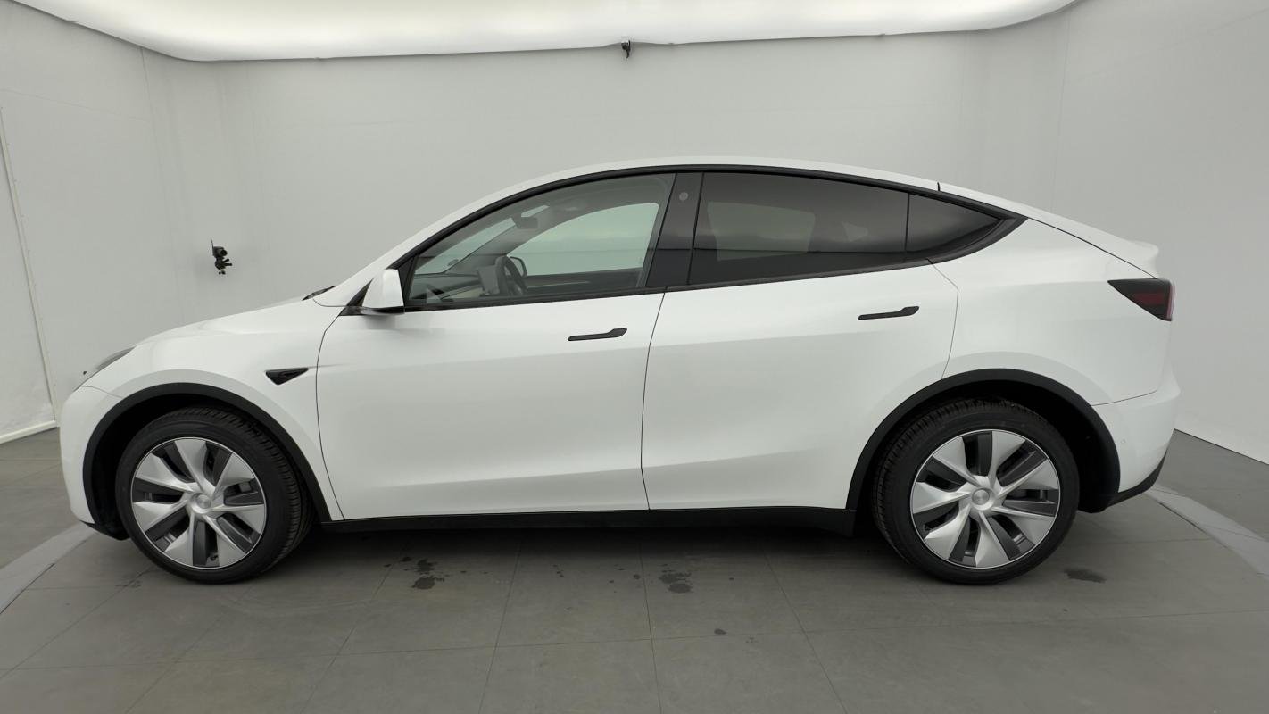 Tesla Model Y - Photo 2