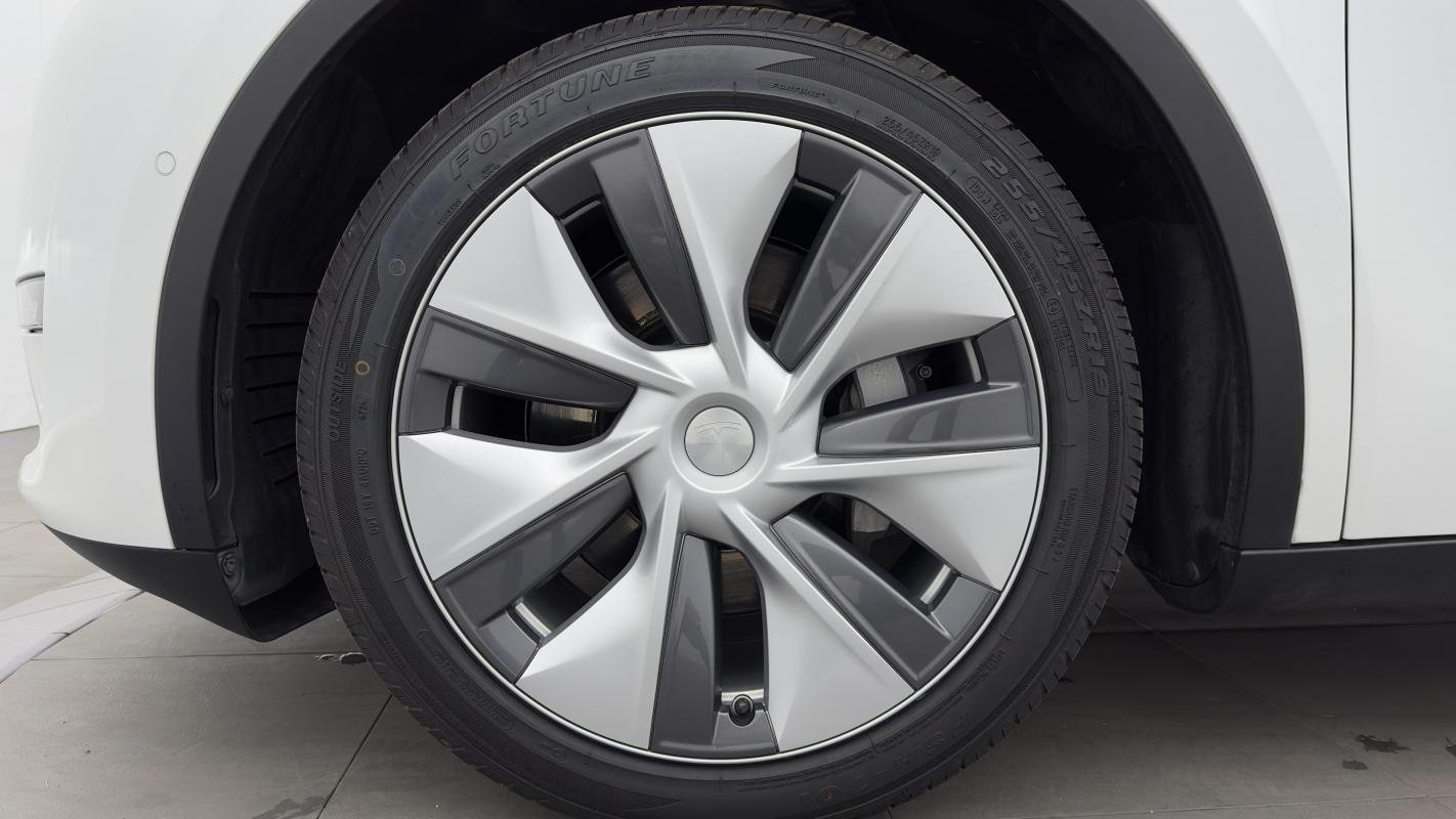 Tesla Model Y - Photo 9