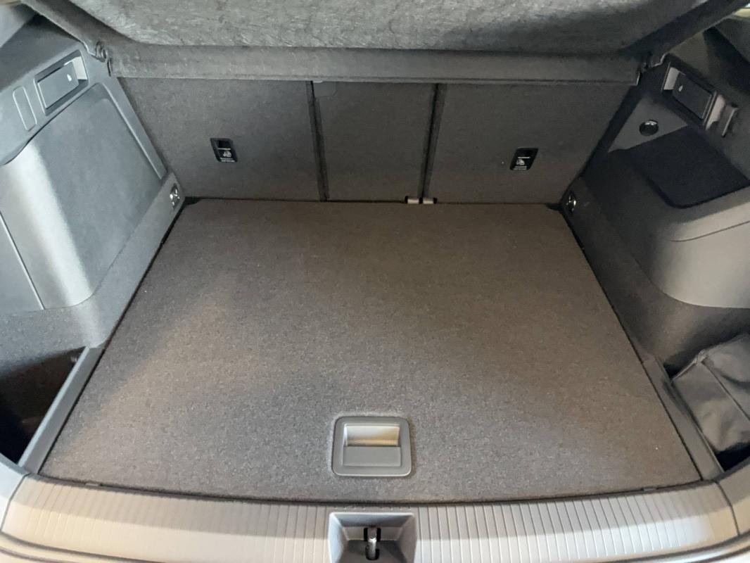 Volkswagen Tiguan - Photo 12