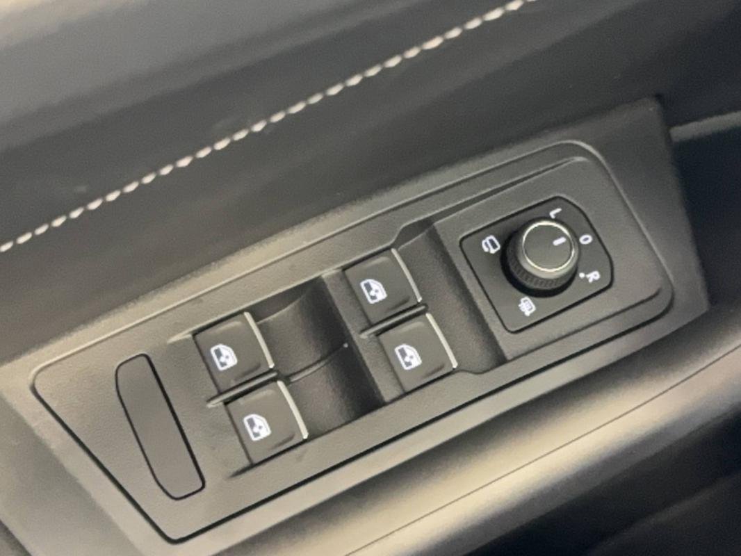 Volkswagen T-Roc - Photo 18