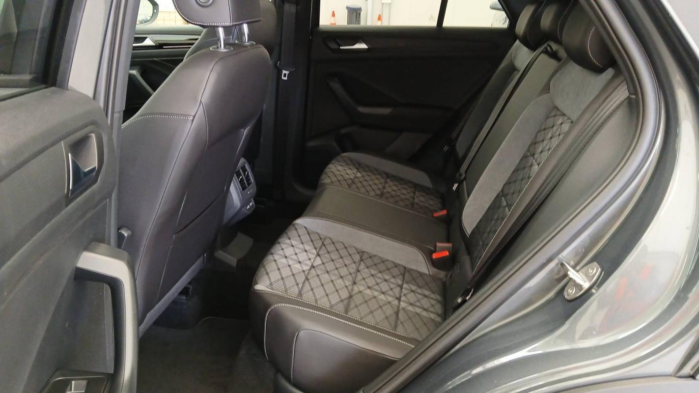 Volkswagen T-Roc - Photo 13