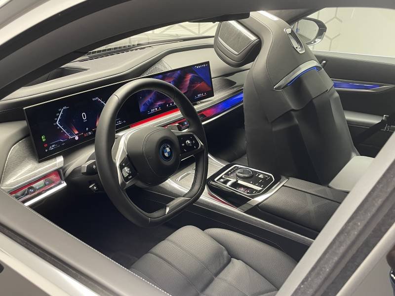 BMW Série 7 - Photo 21