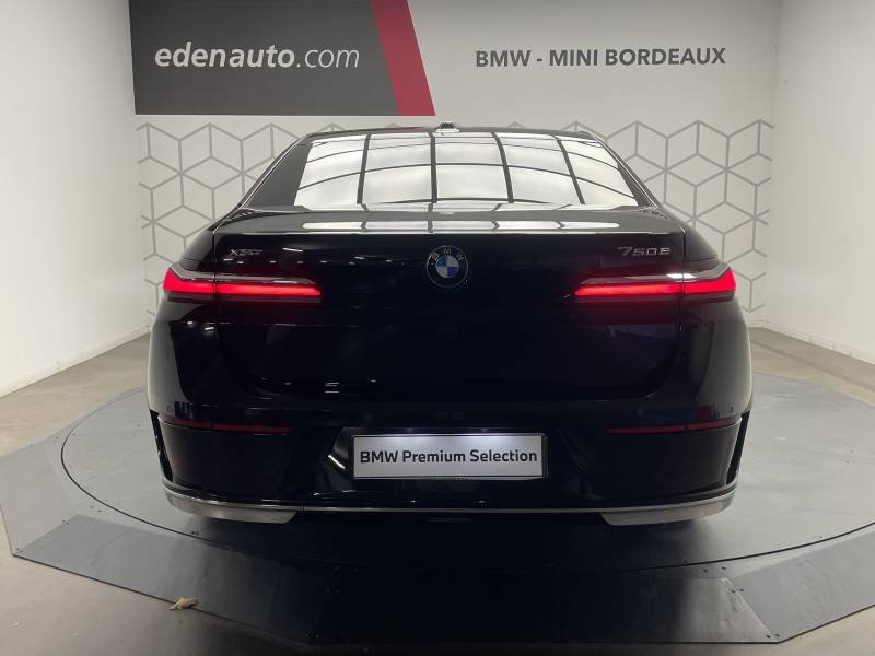 BMW Série 7 - Photo 24