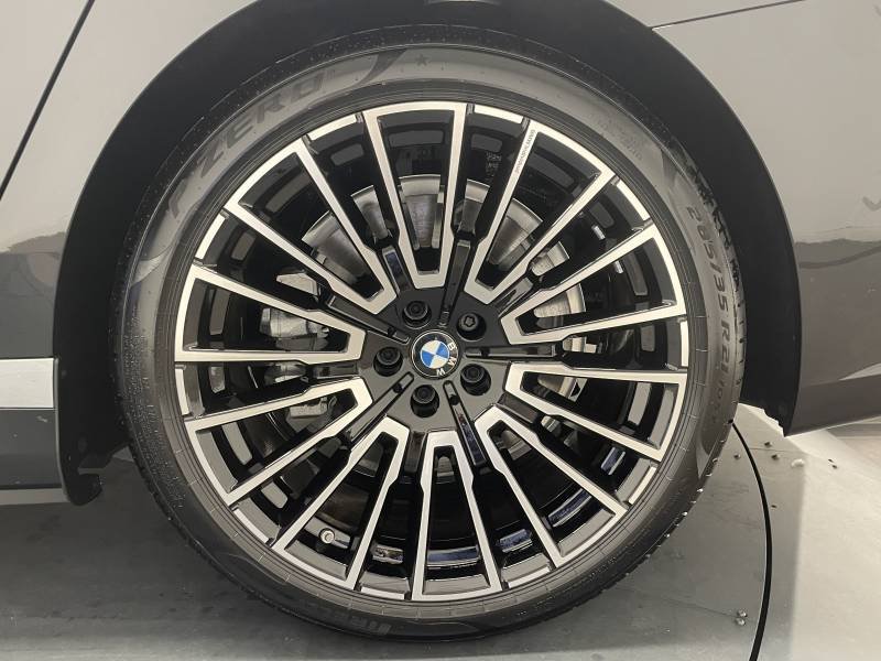 BMW Série 7 - Photo 8