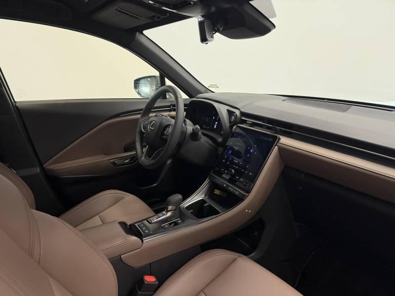 Lexus LBX - Photo 12