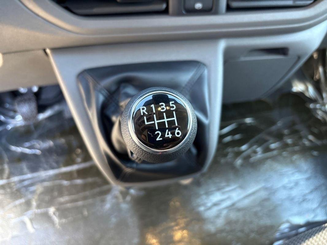 Volkswagen Transporter - Photo 12