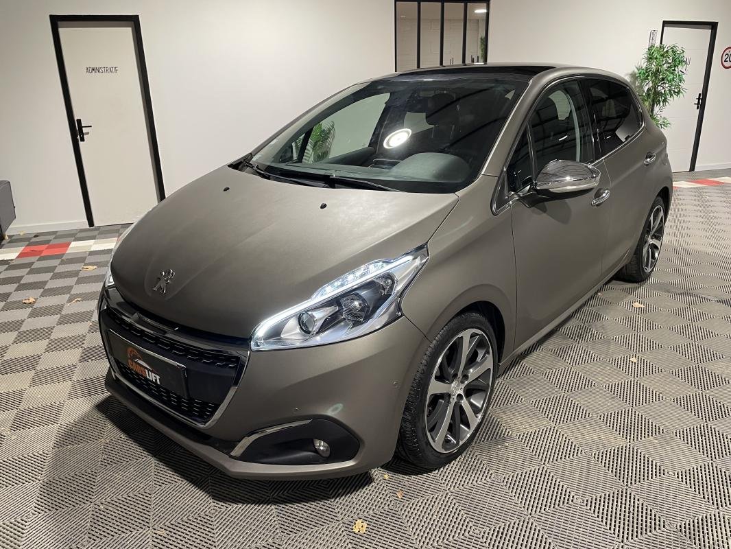 Peugeot 208 - Photo 1