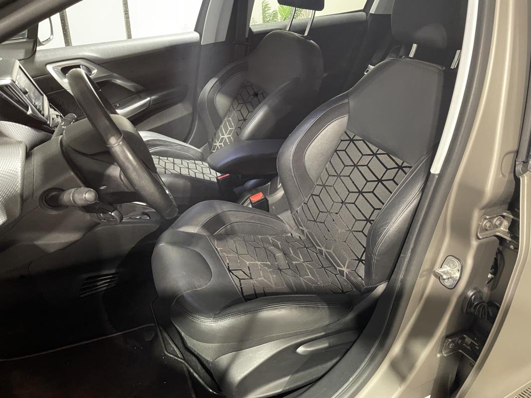 Peugeot 208 - Photo 16