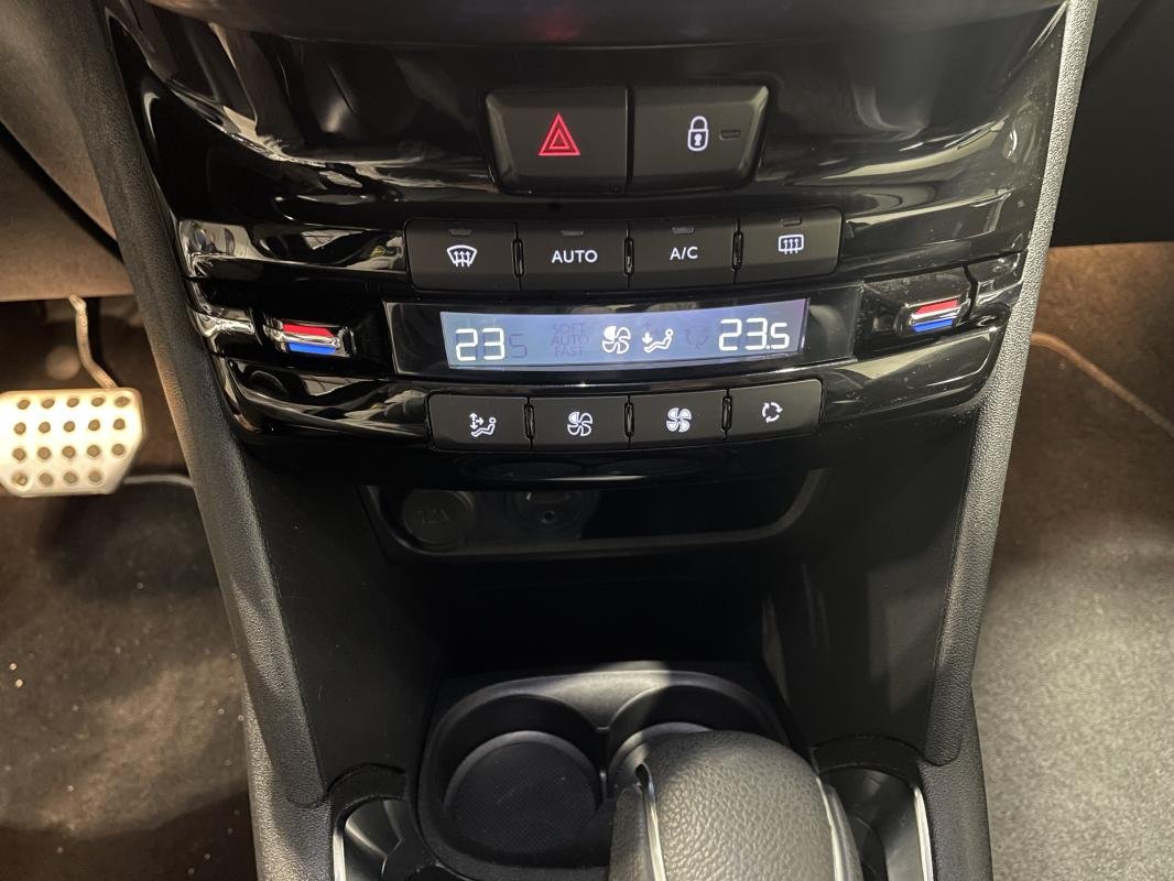 Peugeot 208 - Photo 21