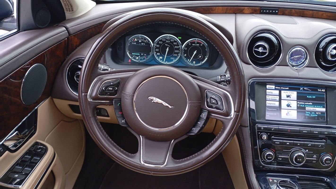 Jaguar XJ - Photo 22