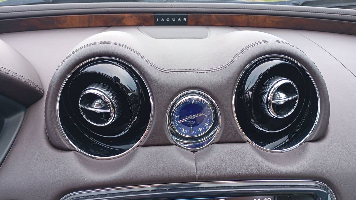 Jaguar XJ - Photo 23