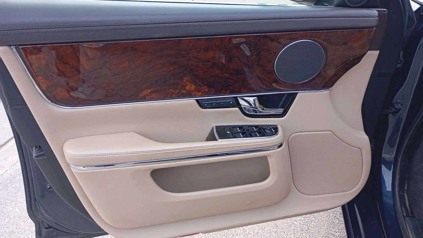 Jaguar XJ - Photo 7
