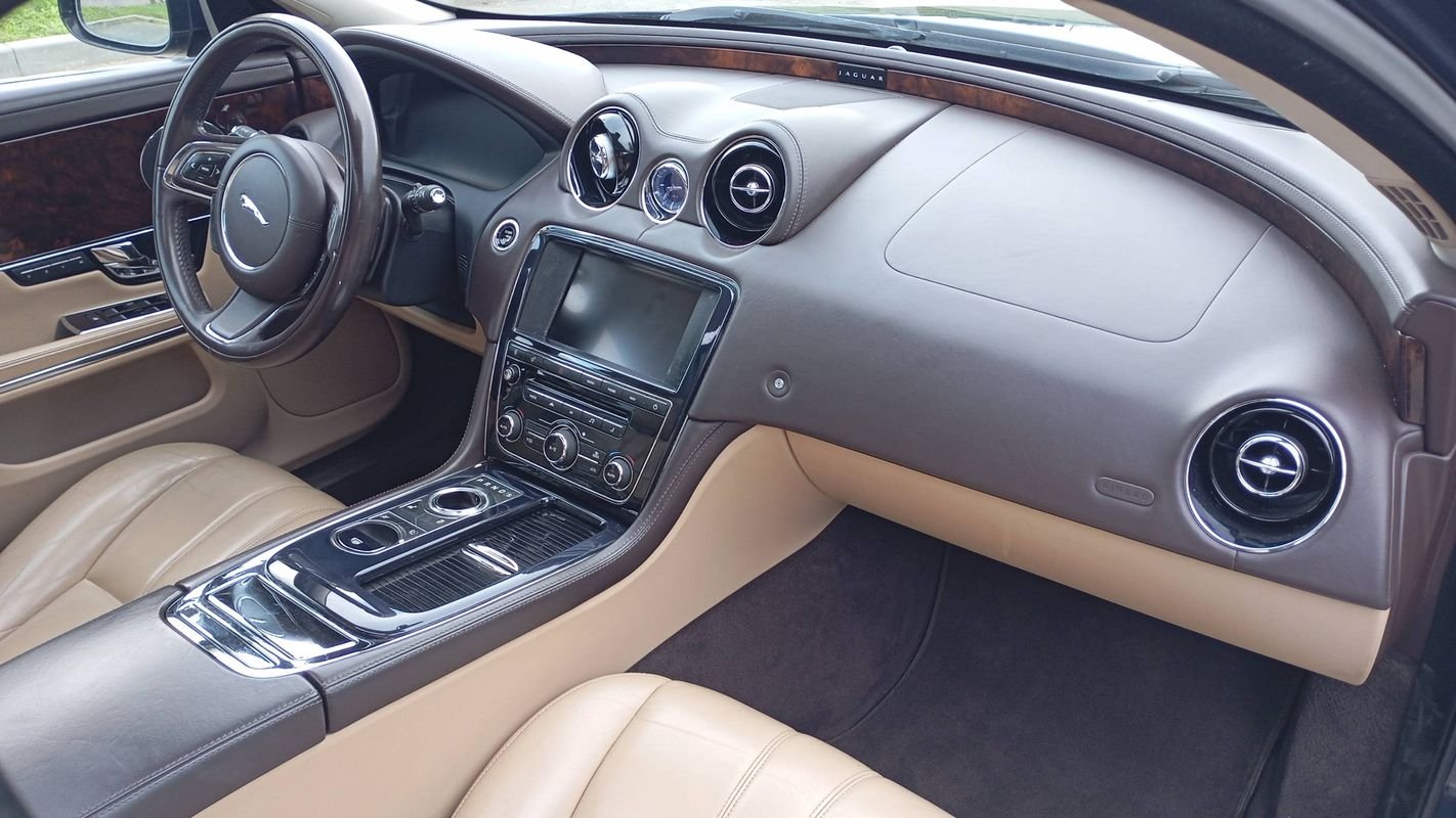 Jaguar XJ - Photo 10