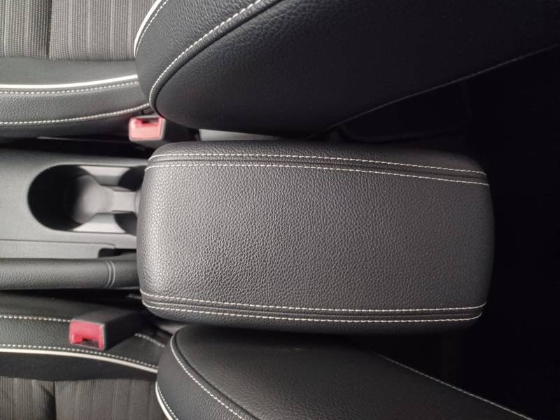 Kia Stonic - Photo 23