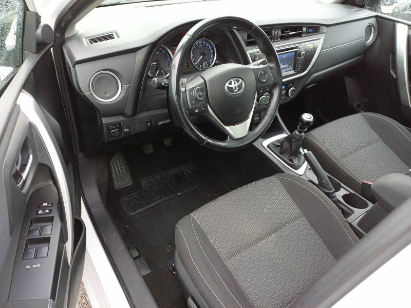Toyota Auris - Photo 10
