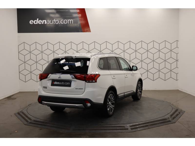 Mitsubishi Outlander - Photo 2