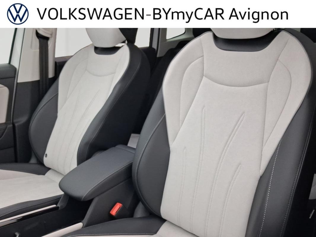 Volkswagen Tiguan - Photo 24