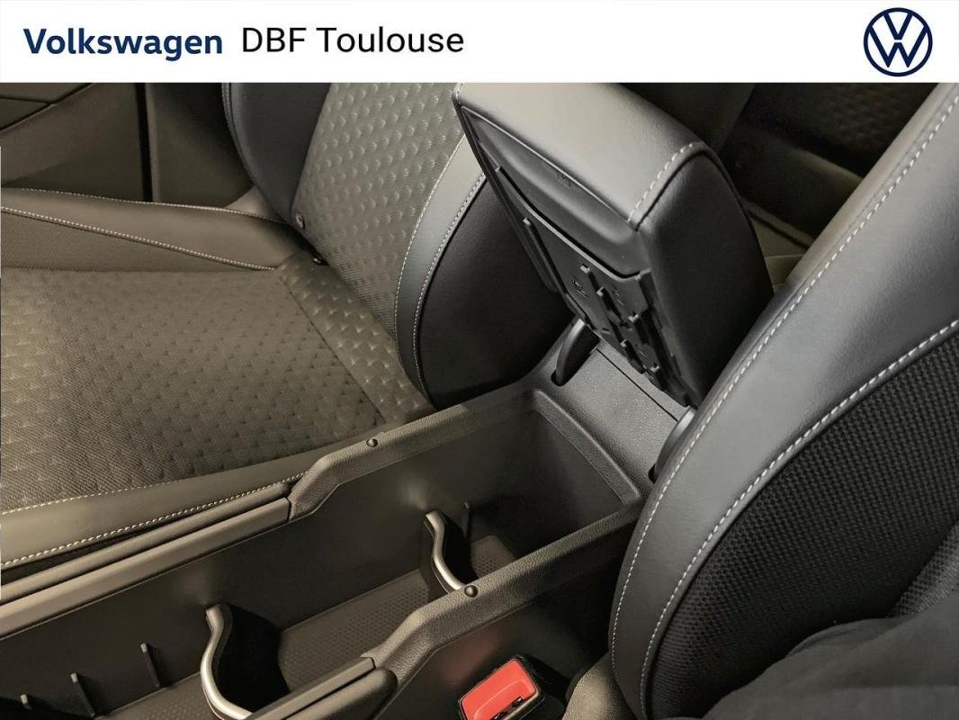 Volkswagen T-Roc - Photo 25