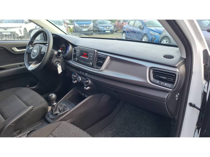 Kia Rio - Photo 12