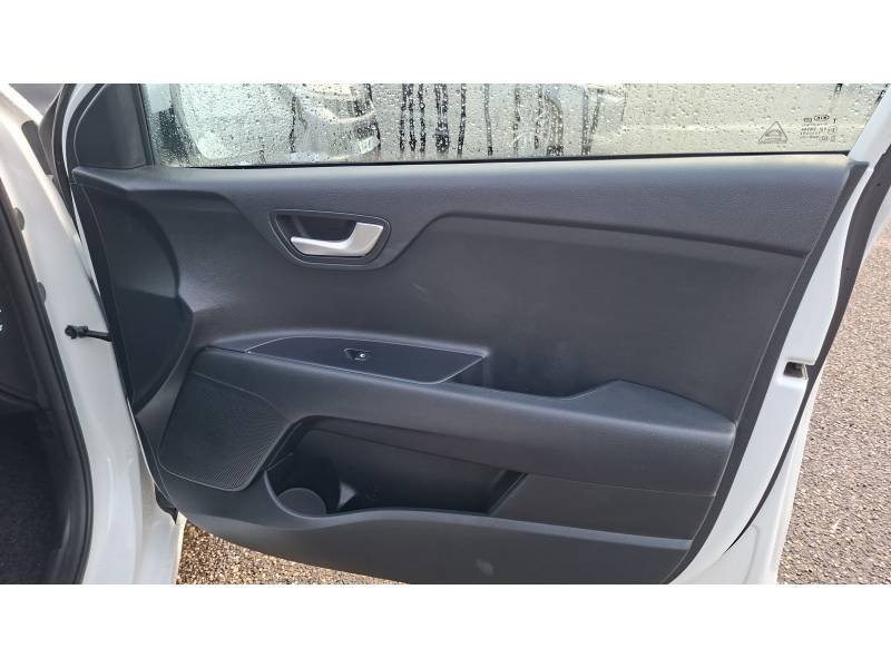 Kia Rio - Photo 13