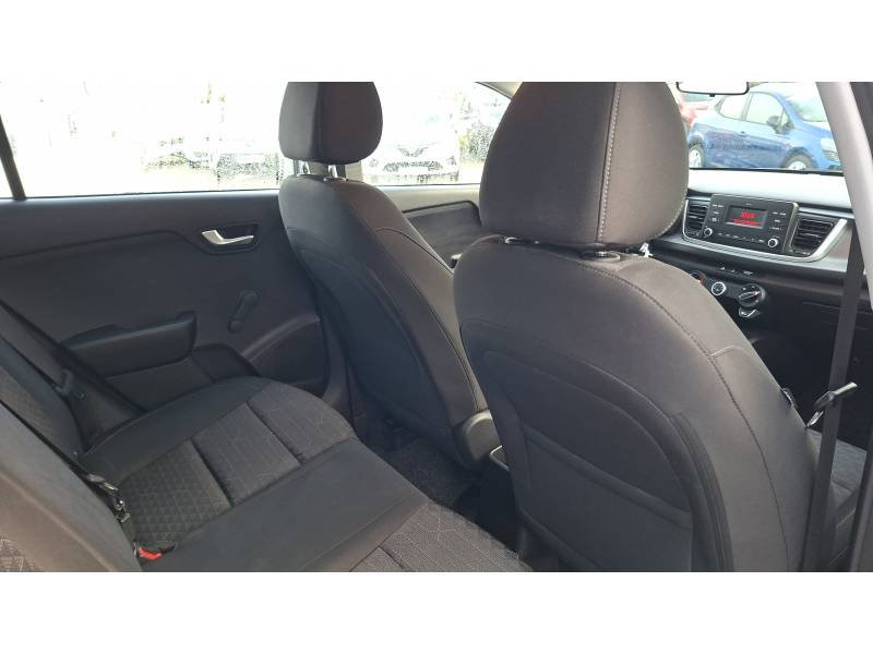 Kia Rio - Photo 15