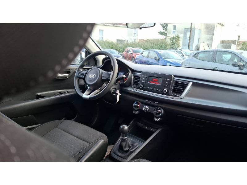Kia Rio - Photo 16