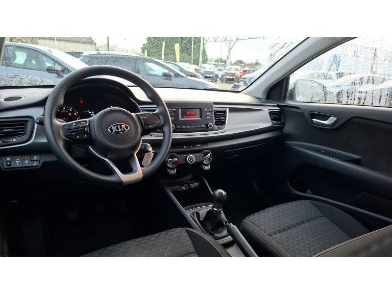 Kia Rio - Photo 22