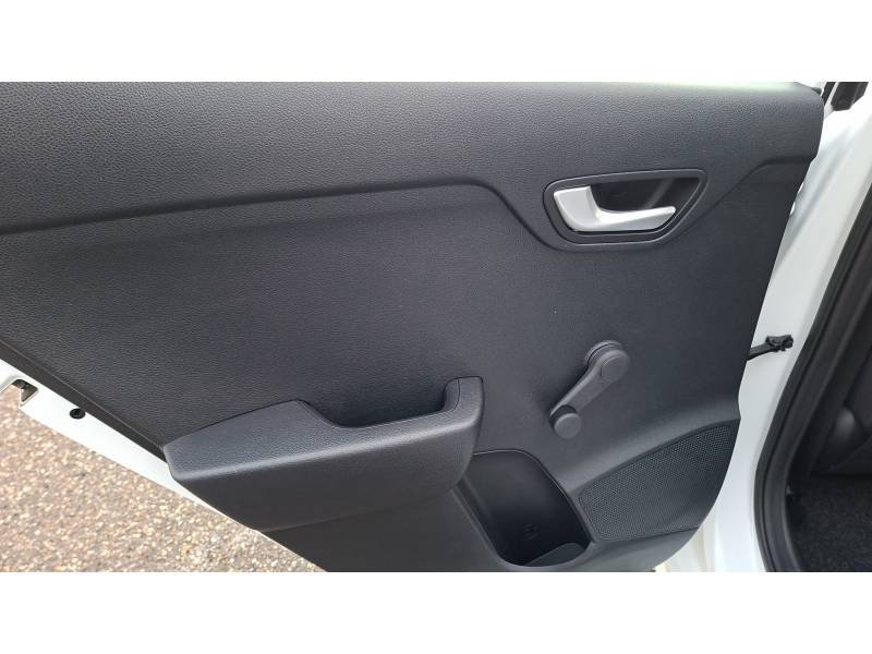 Kia Rio - Photo 23