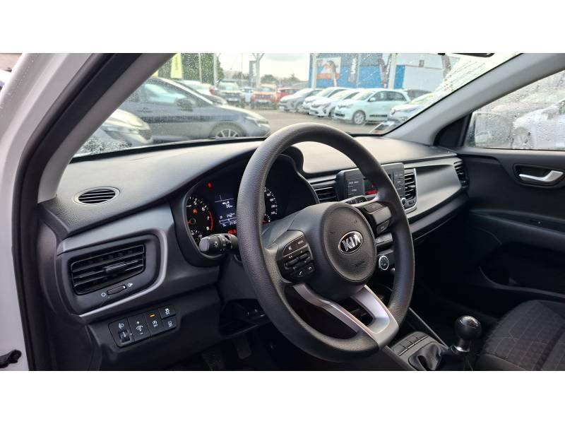 Kia Rio - Photo 25