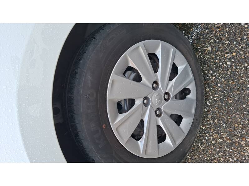 Kia Rio - Photo 9