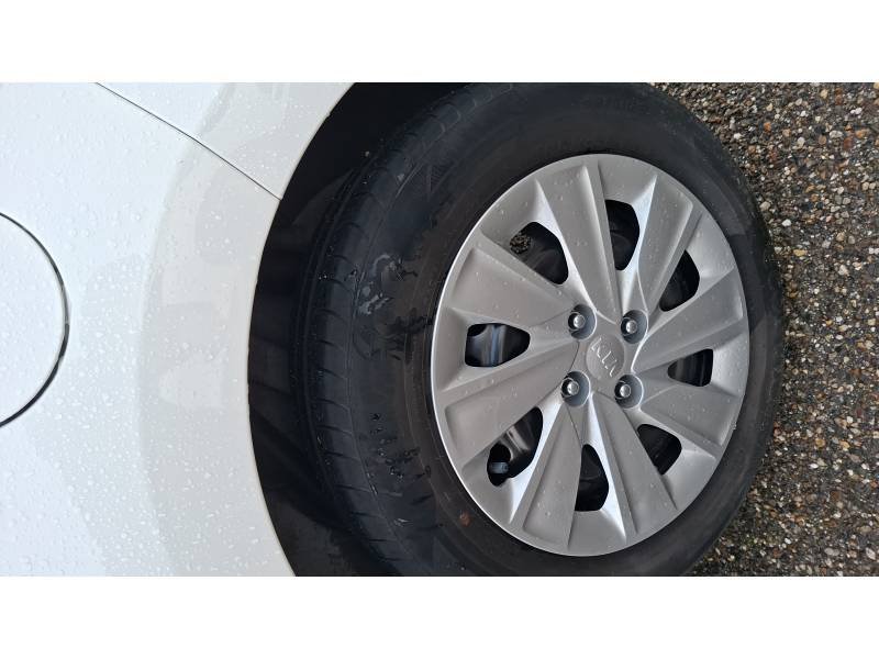 Kia Rio - Photo 10