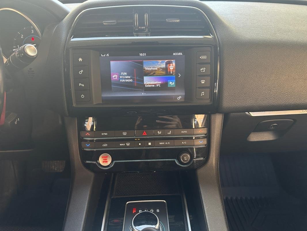 Jaguar F-Pace - Photo 11
