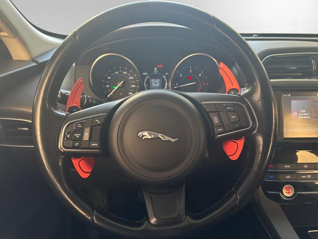 Jaguar F-Pace - Photo 12