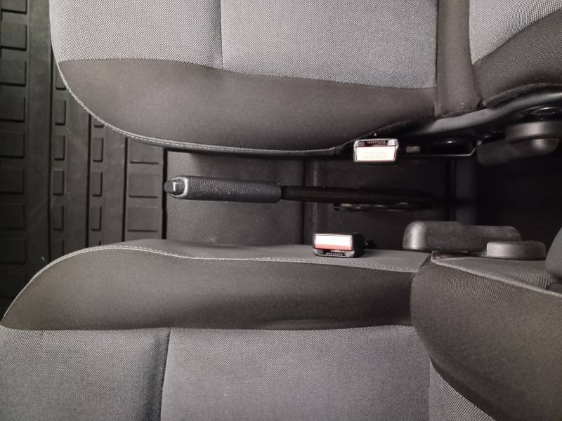 Nissan NV400 - Photo 22