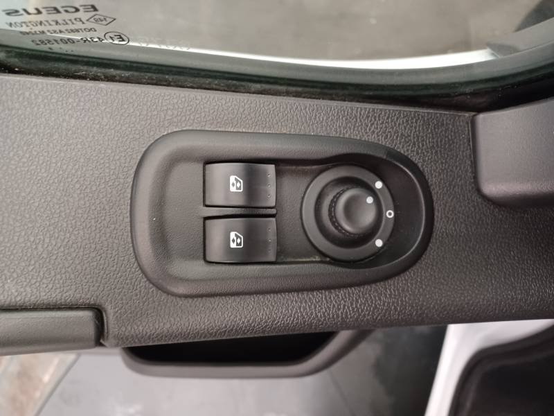Nissan NV400 - Photo 28