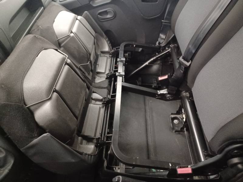 Nissan NV400 - Photo 36
