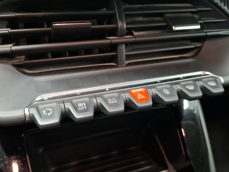 Peugeot 208 affaire - Photo 17